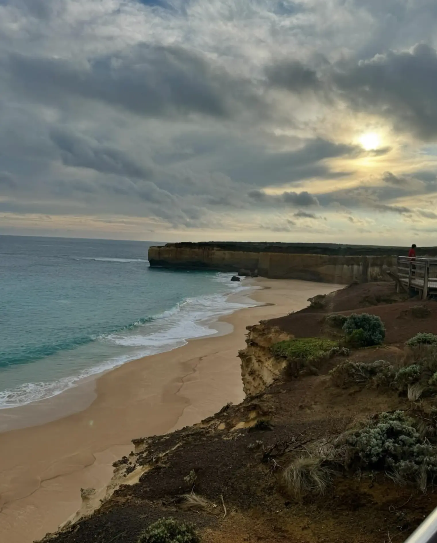 Where does the Great Ocean Road run from and to?